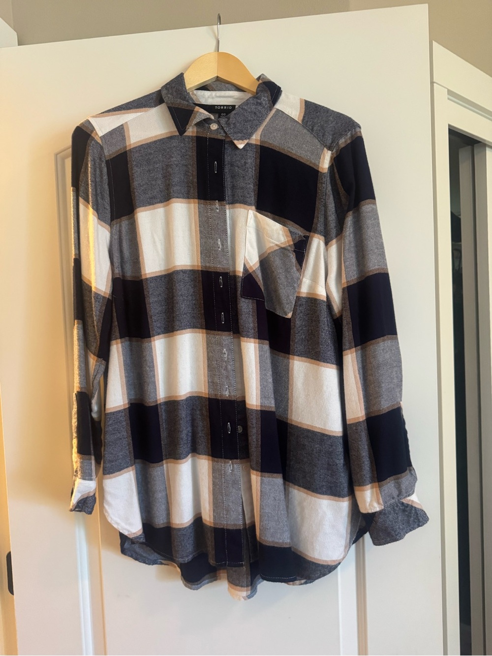 Torrid Women’s Blue & White Plaid Button-Up Shirt